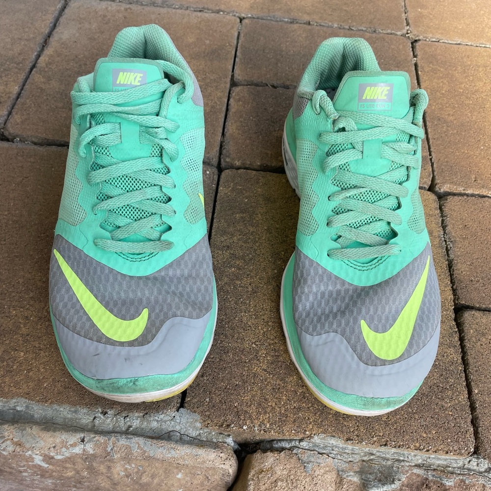 Nike FS LITE RUN 3-Size 7-Mint Green/Gray